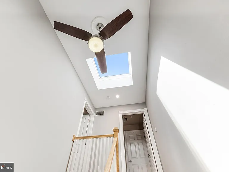 954 N Washington St — Photo 33