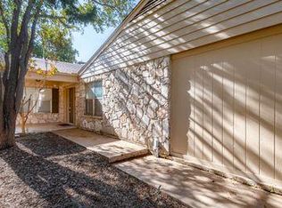 385 Englewood Dr, Kerrville, TX 78028