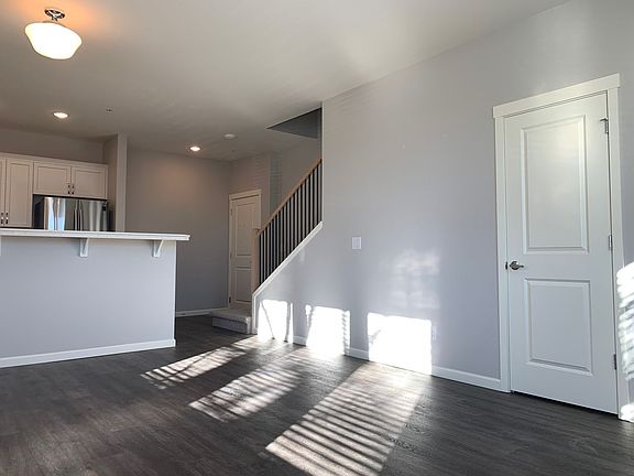 3rd image of 7122 N Greenwich Ave #8
