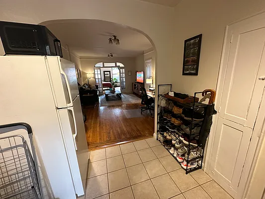 Rented by One New York Realty Inc | media 9