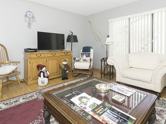 5th image of 252 George St APT A