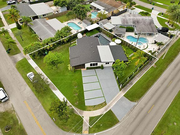4th image of 18600 Belmont Drive