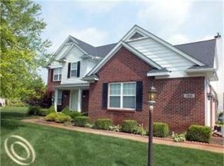 12623 Woodpine Dr, South Lyon, MI 48178