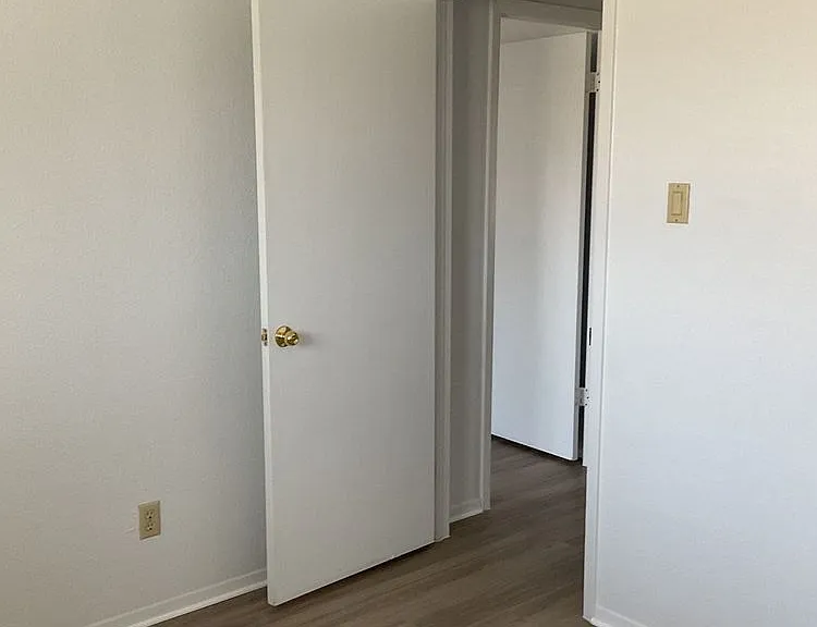 2209 Dickens Dr — Photo 12