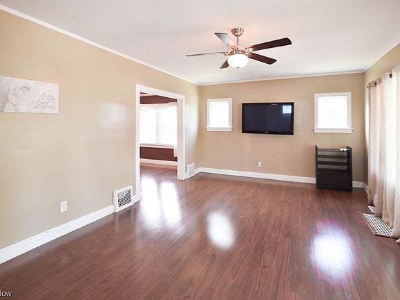 4th image of 918 4th St NE