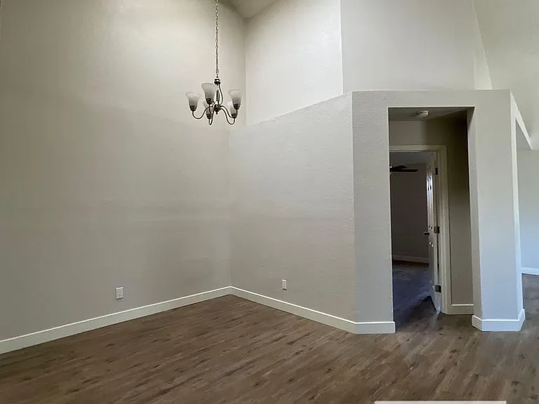 7016 N Thorne Ave — Photo 5