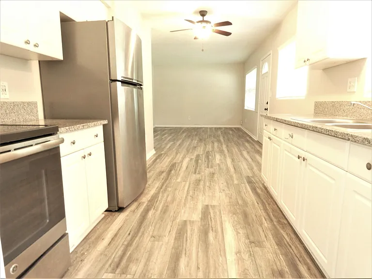1225 E Gore St — Photo 2