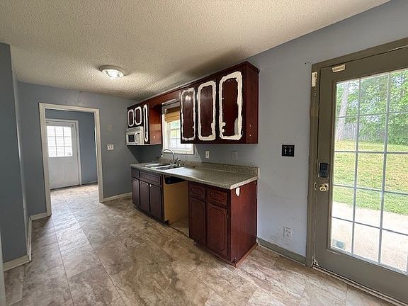 4th image of 355 Donna Dr