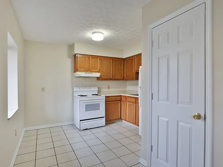 450 E Norwich Ave — Photo 6