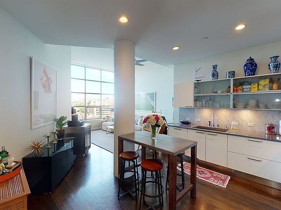 5th image of 360 Newbury St Unit 503
