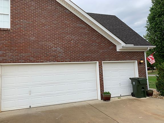 4th image of 112 Berry Hill Dr
