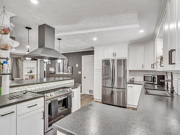 4th image of 330 N Fea Ave