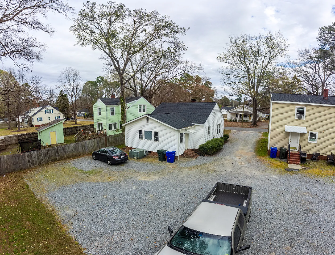 Grid house on Woodlawn!! Available Fall 2027 — Photo 1