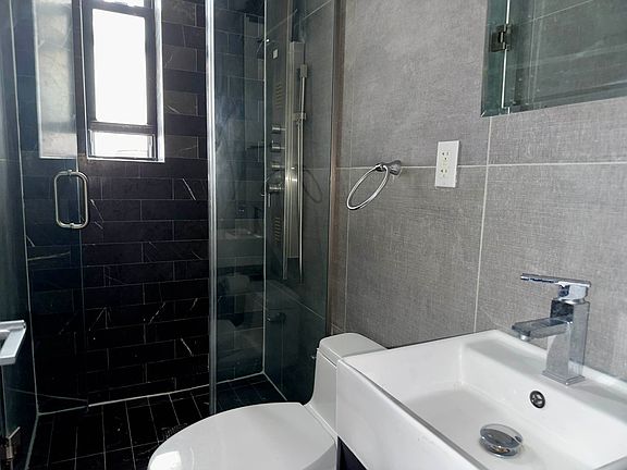 4th image of 126 E 103rd St APT 20