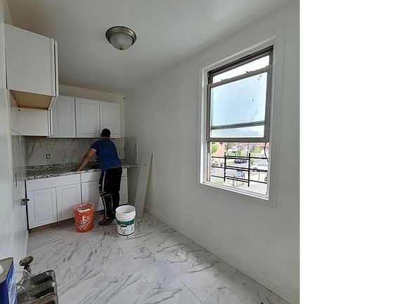 5th image of 952 E 227th St #2B
