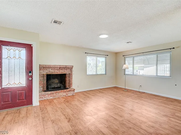 3917 W Oakey Blvd — Photo 5