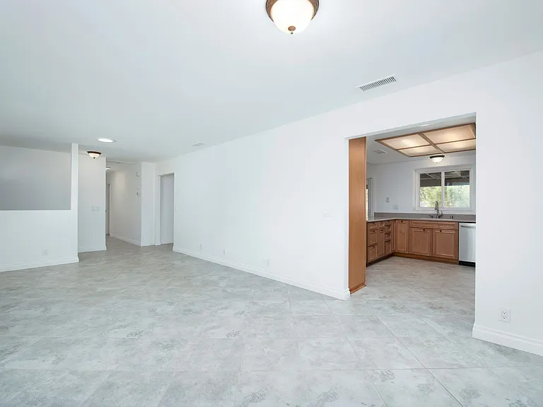 1961 Anna Ln — Photo 4