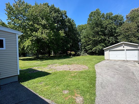3rd image of 5979 Woodside Rd