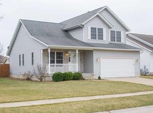 910 25th Avenue Ct, Silvis, IL 61282
