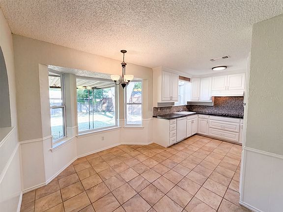 3rd image of 2209 Mountainview Dr