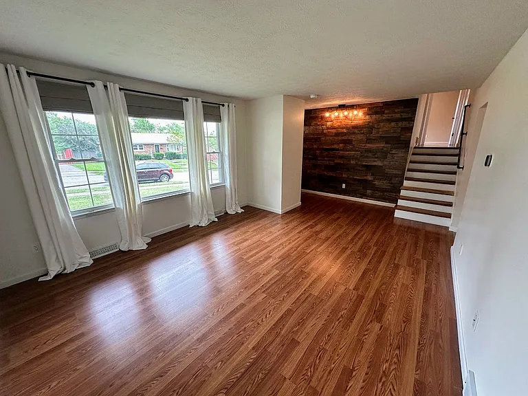 1187 Devonport Cir — Photo 3