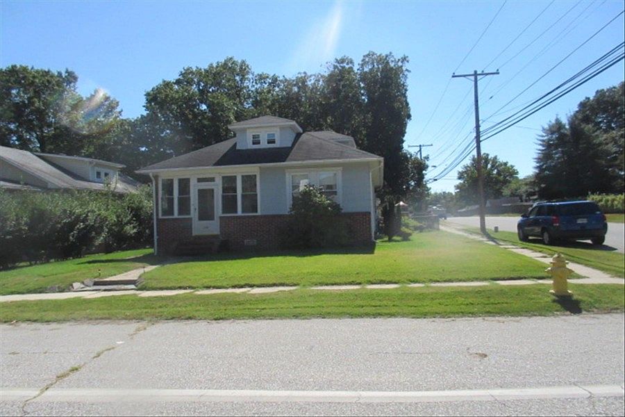1st image of 115 3rd Ave SW