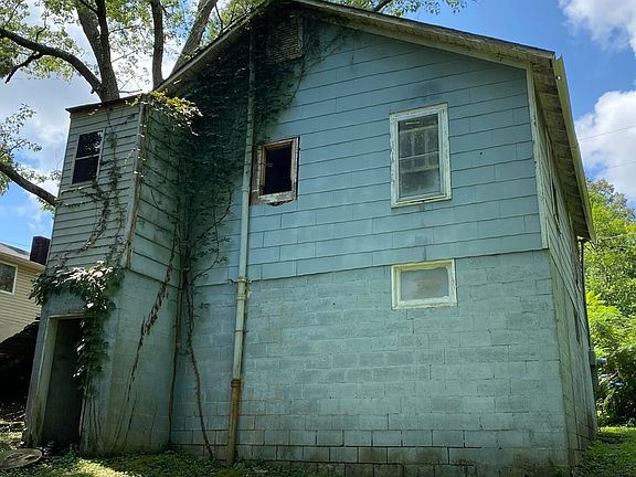 4th image of 318 Nason St