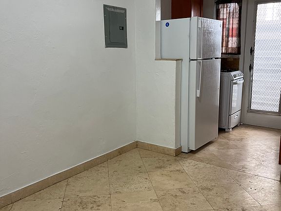 4th image of 1526 Meridian Ave APT 9