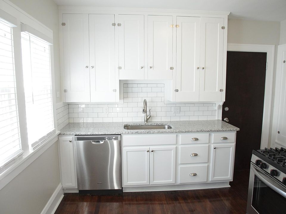 1st image of 1634 Larchmont Ave