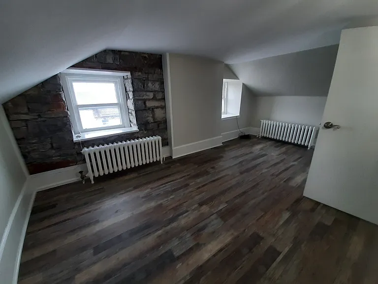 678 King St W #1 — Photo 16
