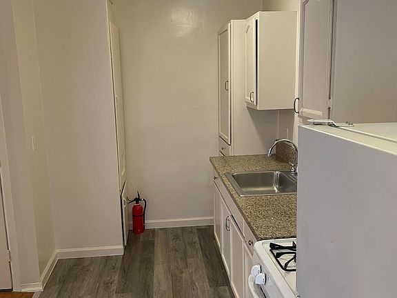 4th image of 732 S Mariposa Ave APT 11