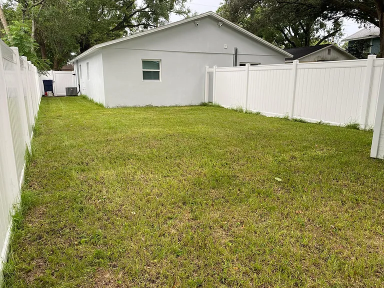 1721 W Walnut St — Photo 17