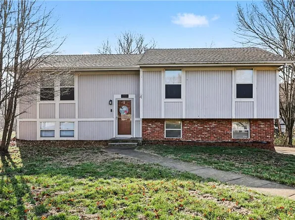 10425 N Baltimore Ave, Kansas City, MO 64155