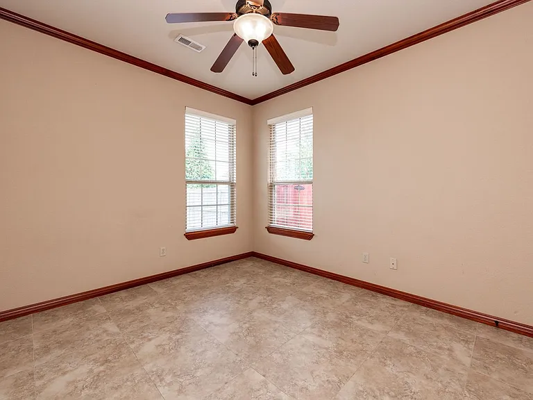 3902 Banbury Dr — Photo 12