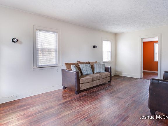 2nd image of 3357 College Ave NE