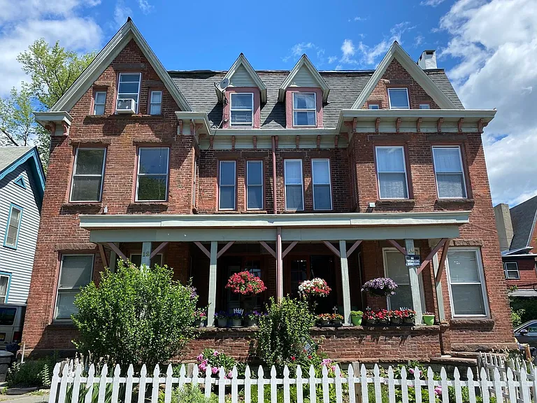 12 Courtney Ave — Photo 1