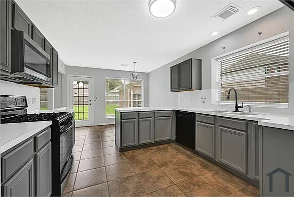 3906 Greenwood Dr — Photo 15
