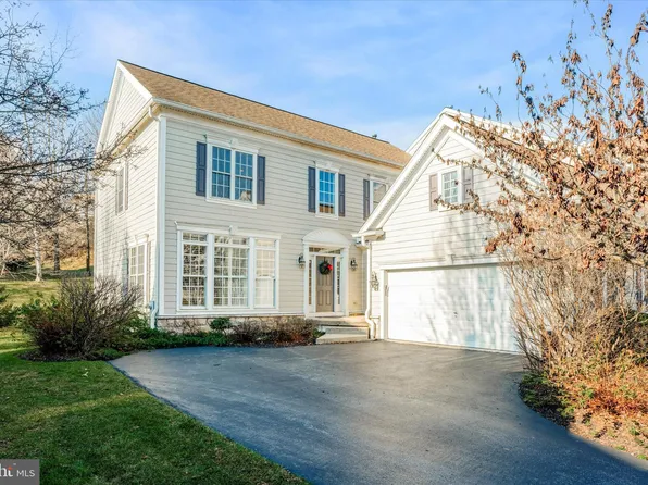 306 Arthur Ct, Newtown Square, PA 19073
