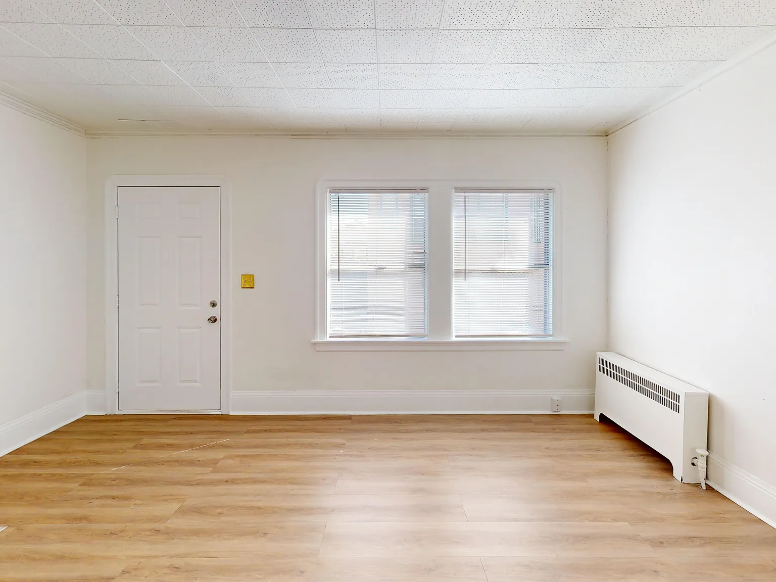 Studio, 480 sqft, $1,795 — Photo 3