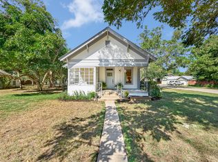 307 Turney St, Smithville, TX 78957