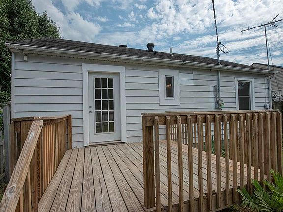 4th image of 1631 Manor Ct