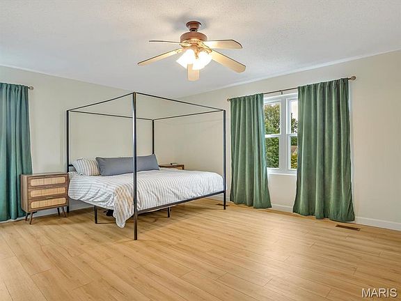 3rd image of 1005 Daniel Dr