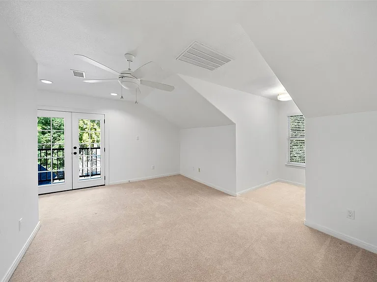 110 Lords Cir — Photo 19