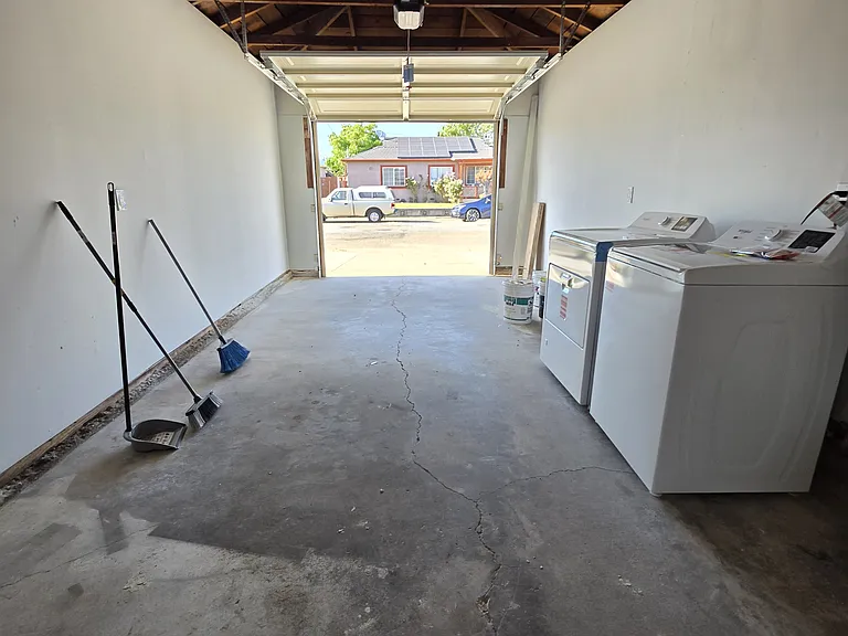 1086 Mersey Ave — Photo 40