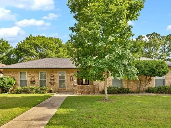 4005 Fort Branch Dr, Arlington, TX 76016