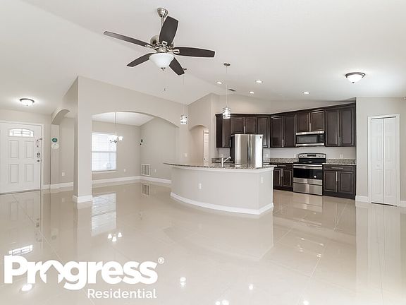 3rd image of 204 E Aster Ct