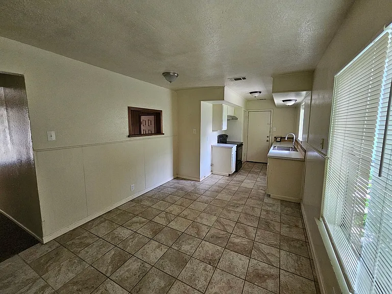 1621 E Park Blvd — Photo 13