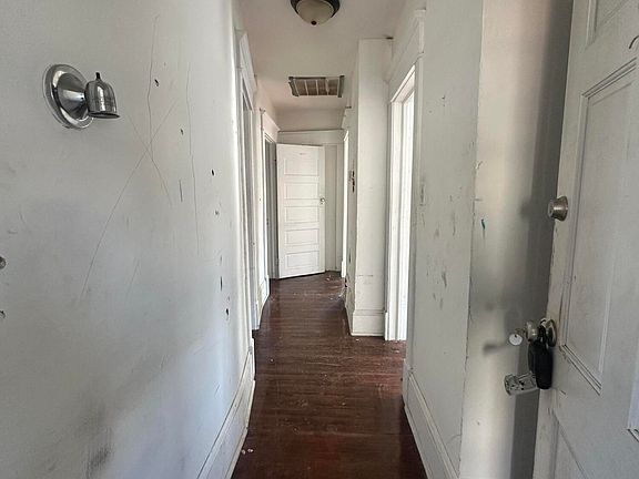 2nd image of 1101 Wasena Ave SW