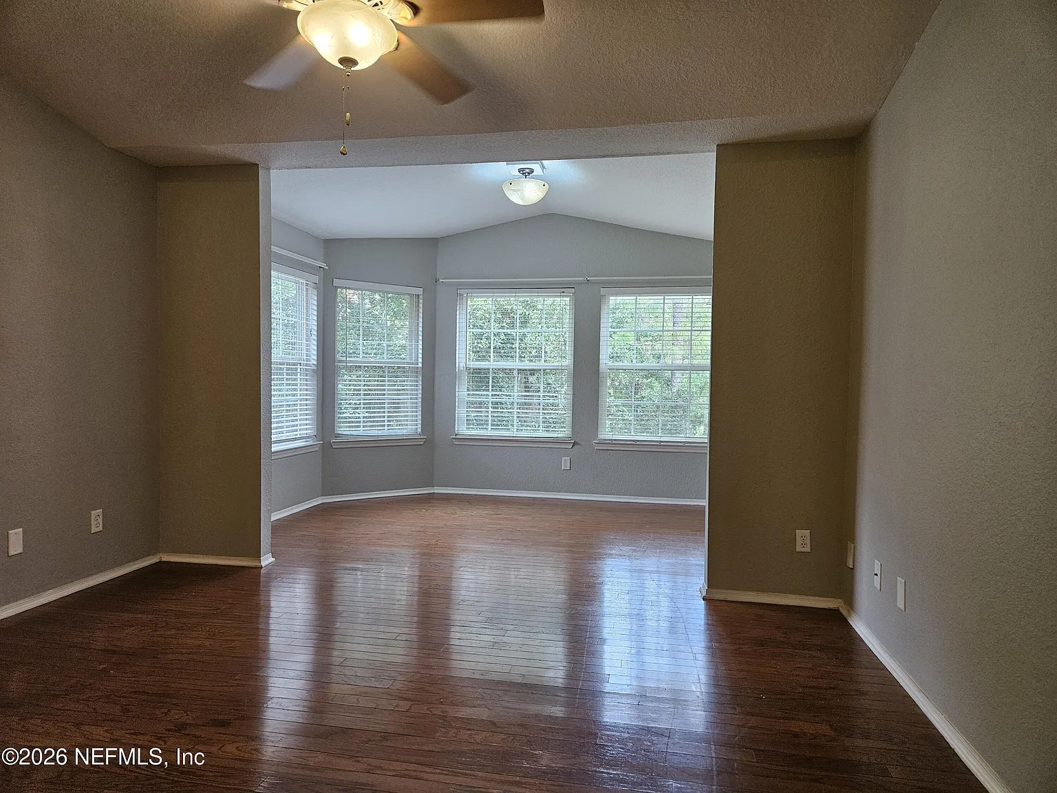 2 bed, 2.0 bath, 1212 sqft, $1,600 — Photo 2