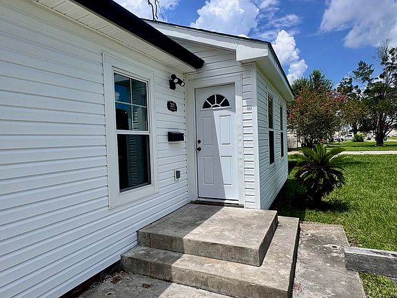 2nd image of 209 Lucille St #209